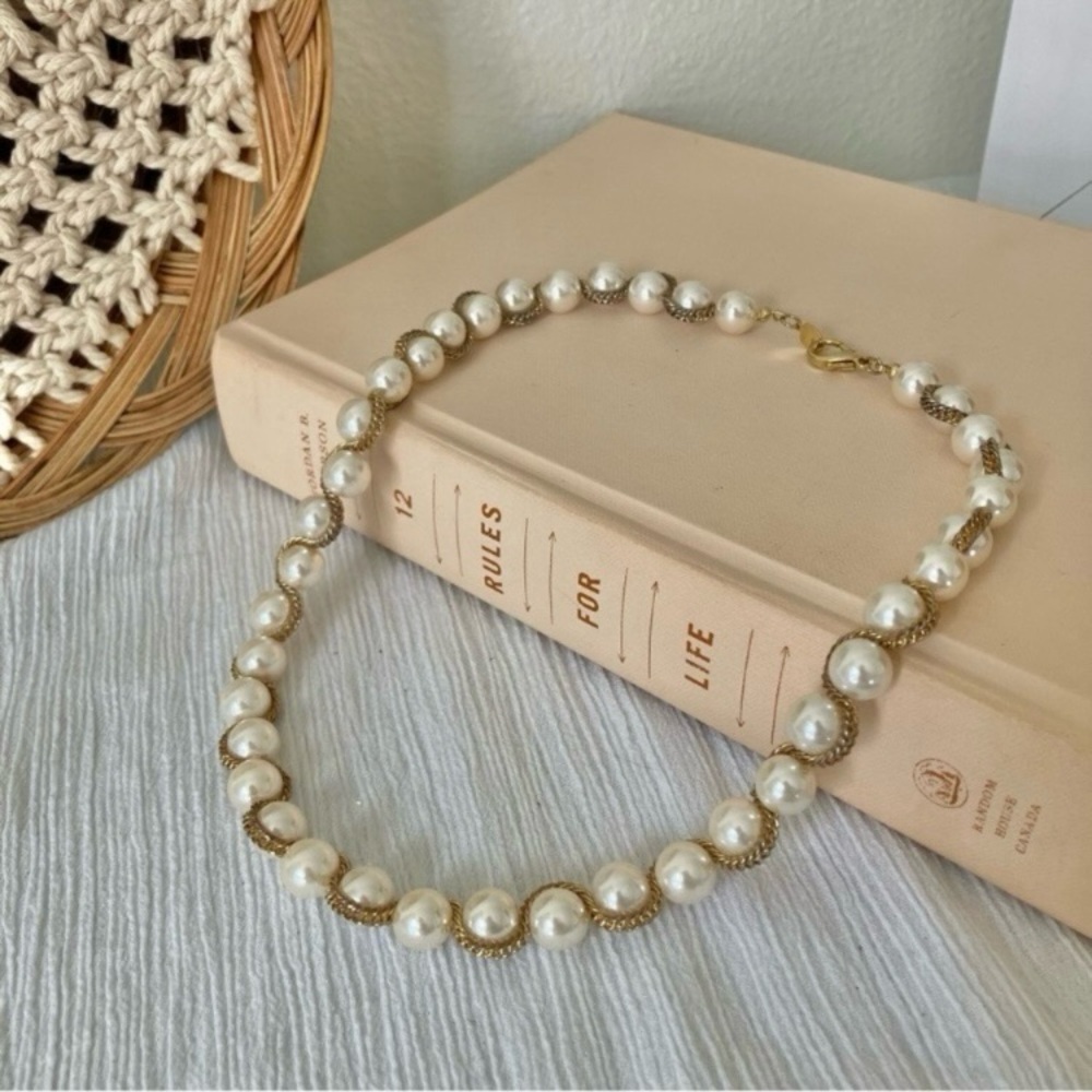 Pearl & Gold Chain Necklace Vintage “Alienor” Classic Style Quiet Luxury Elegant - Picture 9 of 10